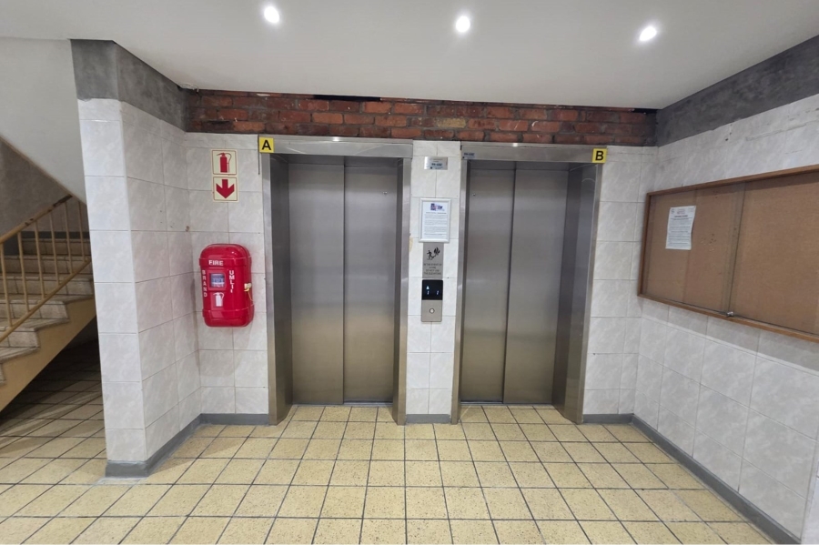 1 Bedroom Property for Sale in Loevenstein Western Cape